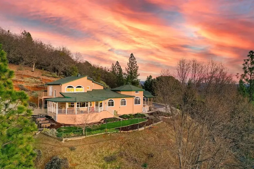 Magical Mountaintop Oasis! - Image 1