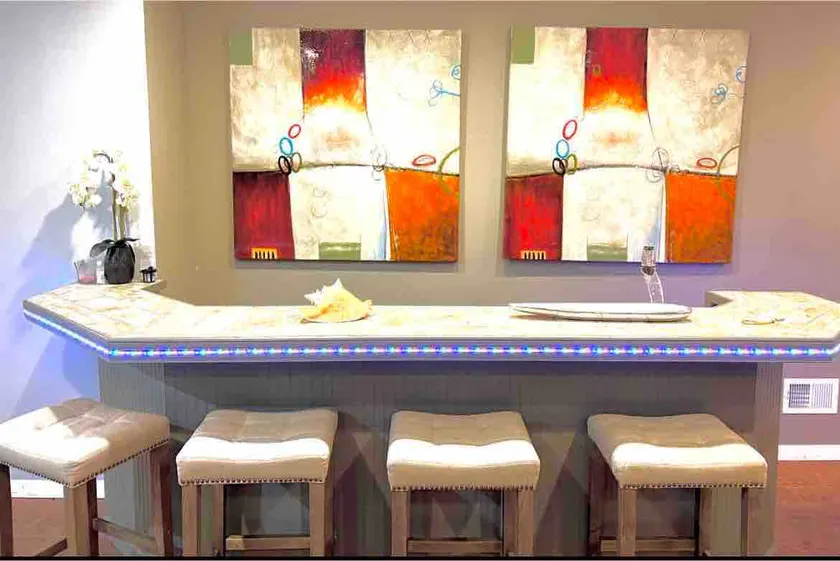 Luxury Apt In The Heart Of L.I - Image 1