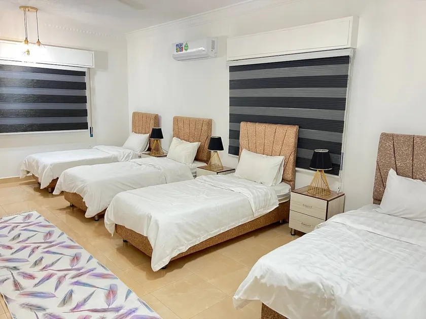 Lovely 3-bedrooms rental unit - Image 1