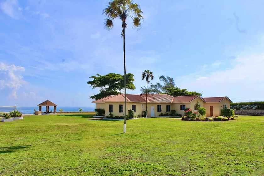 Villa Oasis: Modern/Private Beach/Oceanfront - Image 1