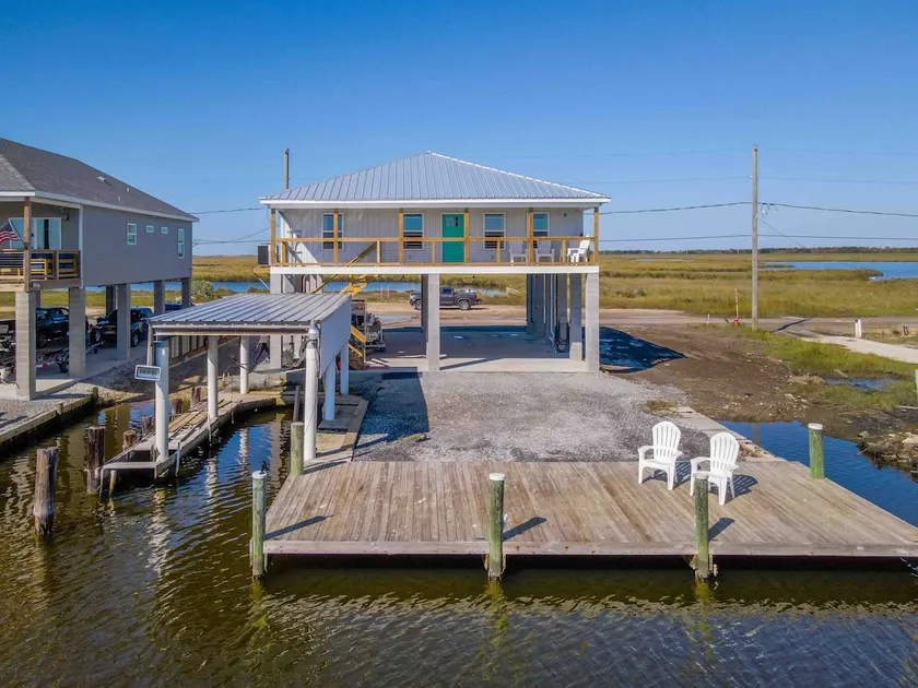 Fishing Retreat located on the water - Image 1