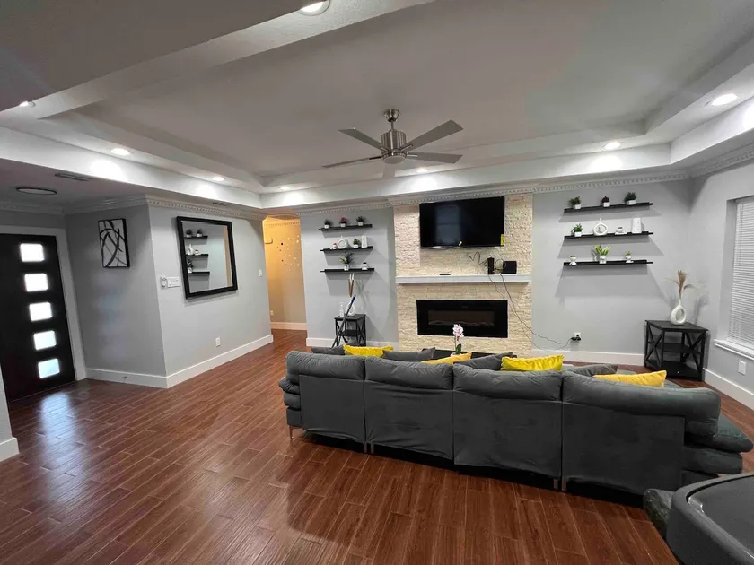 Spacious House In San Juan - Image 1