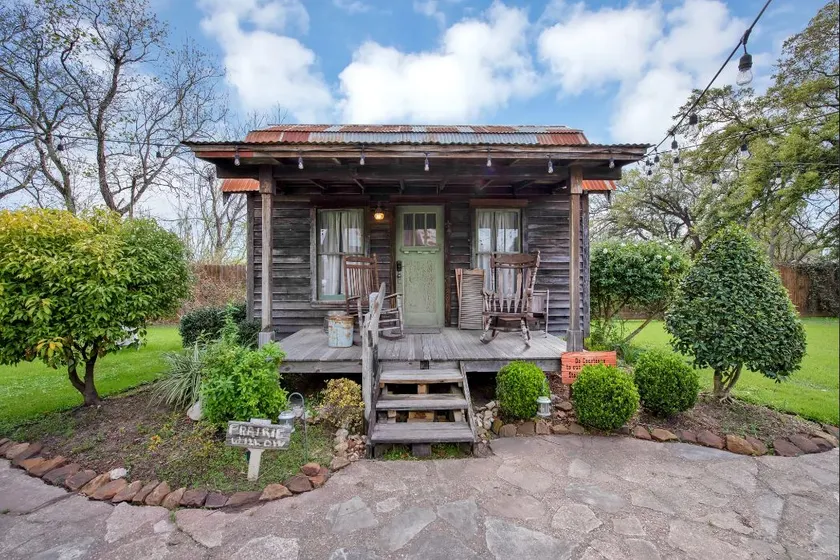 Prairie Willow - Bed and Breakfast Getaway - Image 1