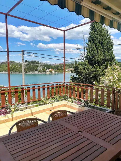 Two-bedroom seaside home in quiet fishing village - Image 1