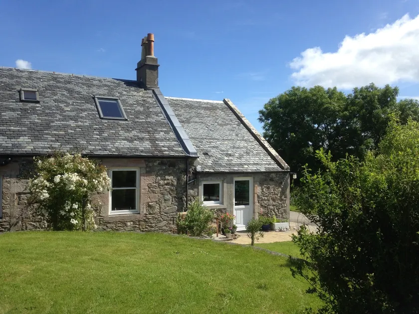 Ambrisbeg Cottage, Loch Quien, Isle of Bute - Image 1