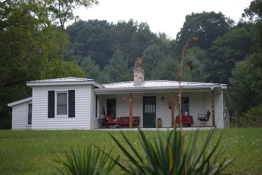 Granny's - no extra cleaning fees - Image 1