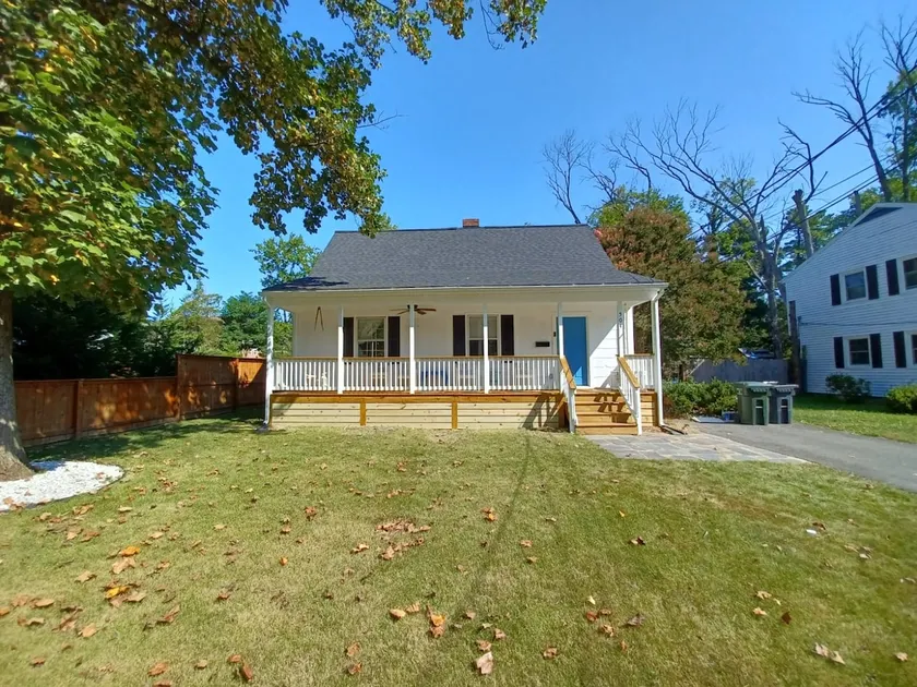 Cute Cape Cod - Image 1