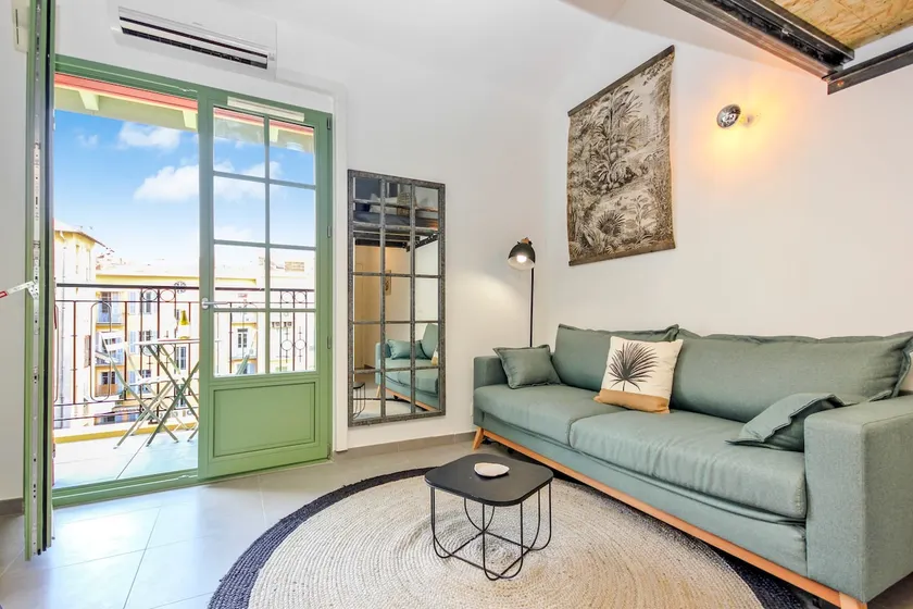 Balcony Duplex Studio In Trendy District. Parking - Image 1