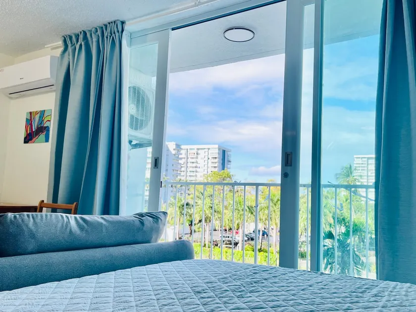 Fully Remodeled condo a few steps to beach Free parking WiFi - Image 1