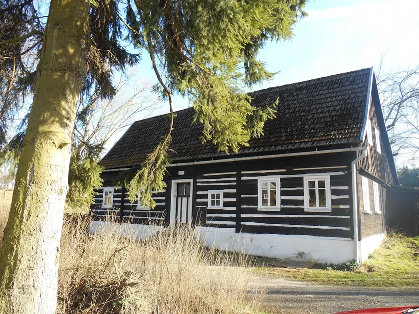 Very cozy wooden house by the creek - Image 1