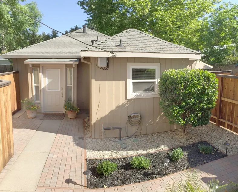 Private cottage near downtown Chico - Image 1