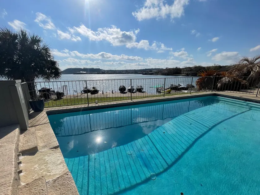 Awesome Horseshoe Bay Getaway on the Water - Image 1