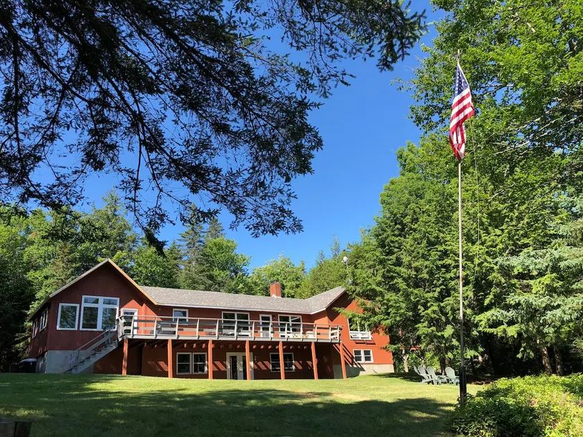 Gorgeous 4 Bedroom Lakefront Camp - Image 1