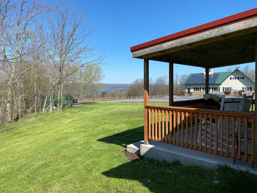Intimate Stay with Lake View in Wine/Beer Country - Image 1