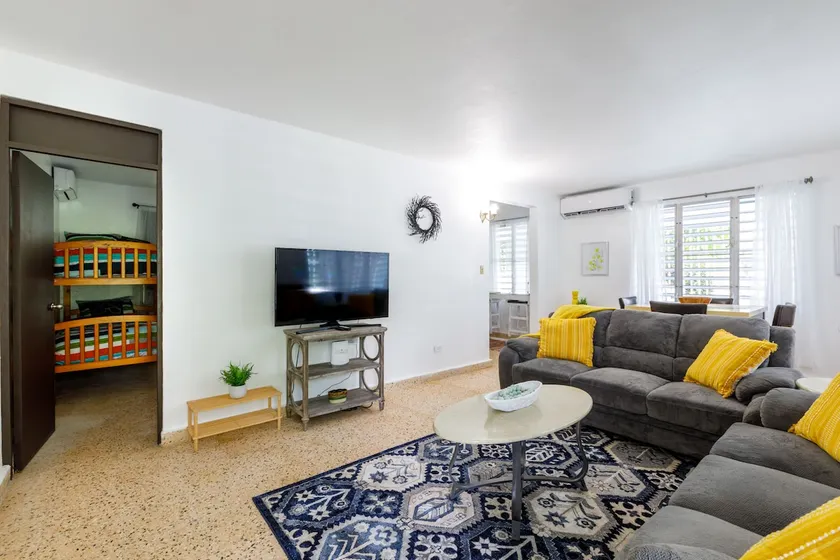 Huge Porch House in Rainforest 15 min from Beach - Image 1