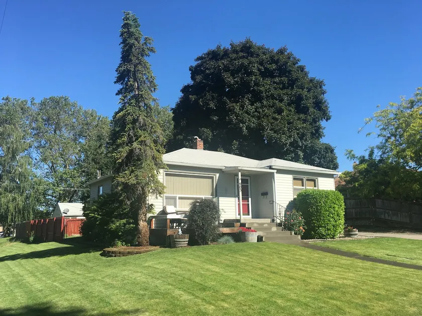 Location! Location! close to downtown, Whitman - Image 1
