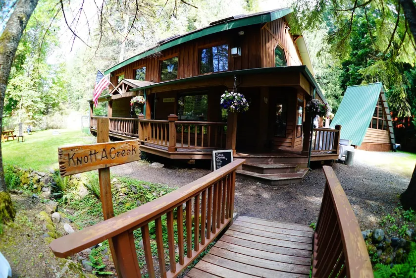 Buchanans Bunkhouse m / Saltvand Hot Tub!Værfter fra Mt. Rainier indgang! - Image 1