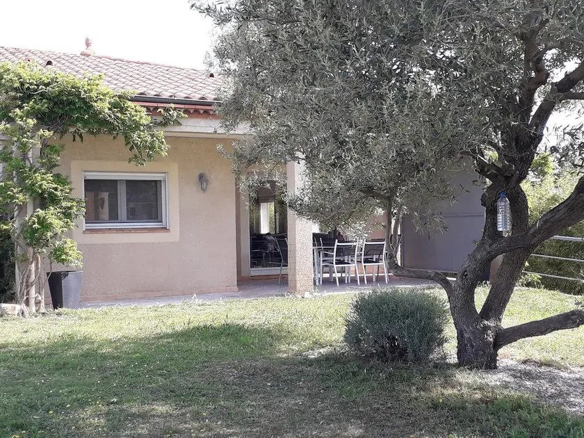Family home between sea, scrubland and pool - Image 1