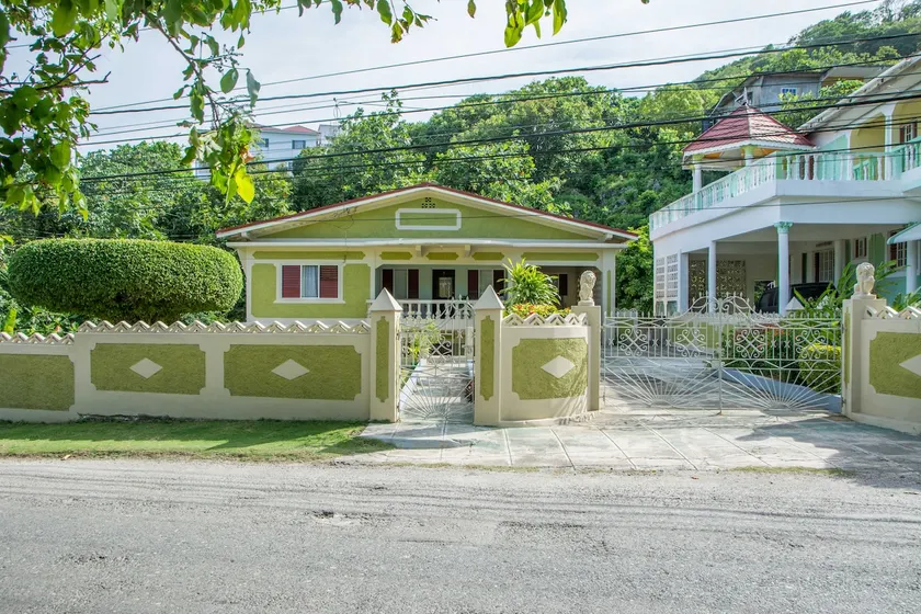 Honeycomb Utopia | Home in Boston Bay sleeps 6 - Image 1