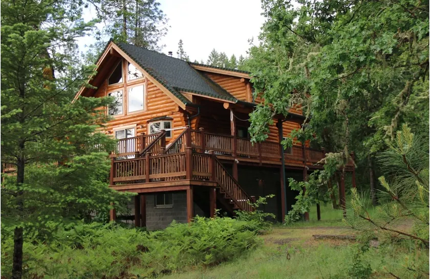 Log Cabin w/Treehouse & Zip Line on Rogue River - Image 1