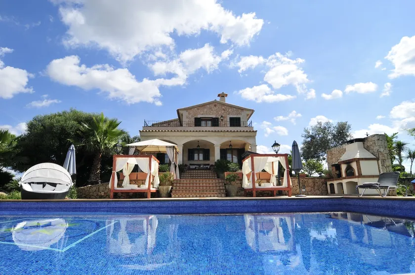 Villa with a swimming pool, BBQ, soccer field, mini-golf - Image 1