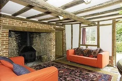 Suffolk simplicity: thatched cottage, no chintz - Image 1