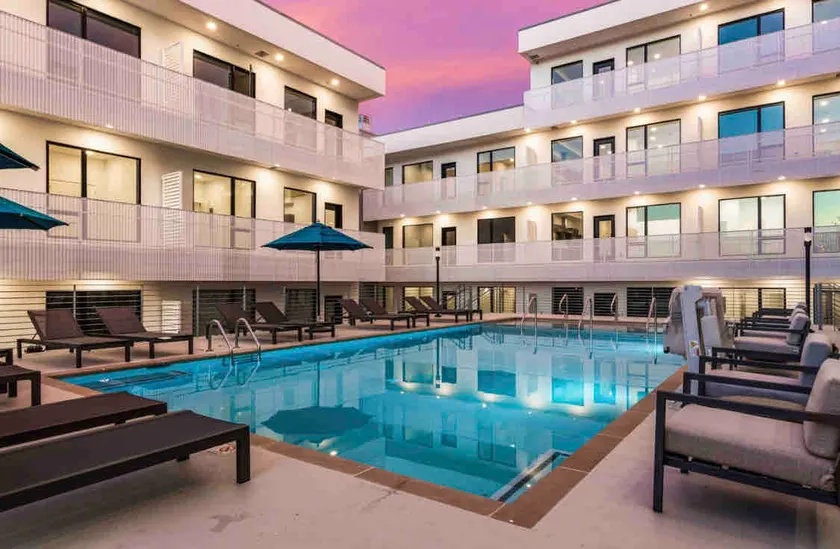 Downtown Condo! Heated Pool! Walk to the Gulch! Free Parking! - Image 1