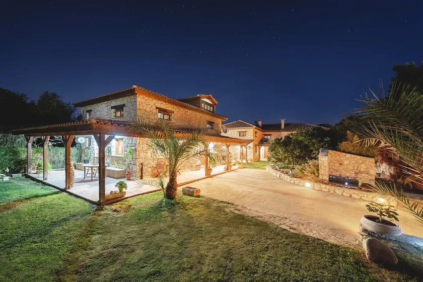 Stone Villa near the beach - Image 1