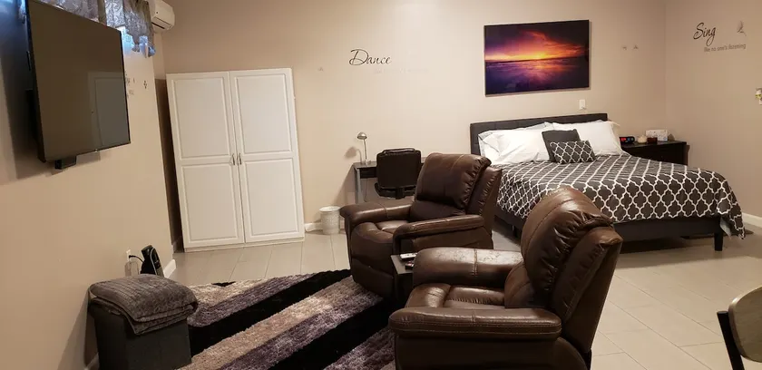 Private Studio with own entrance (Stand-alone)! - Image 1