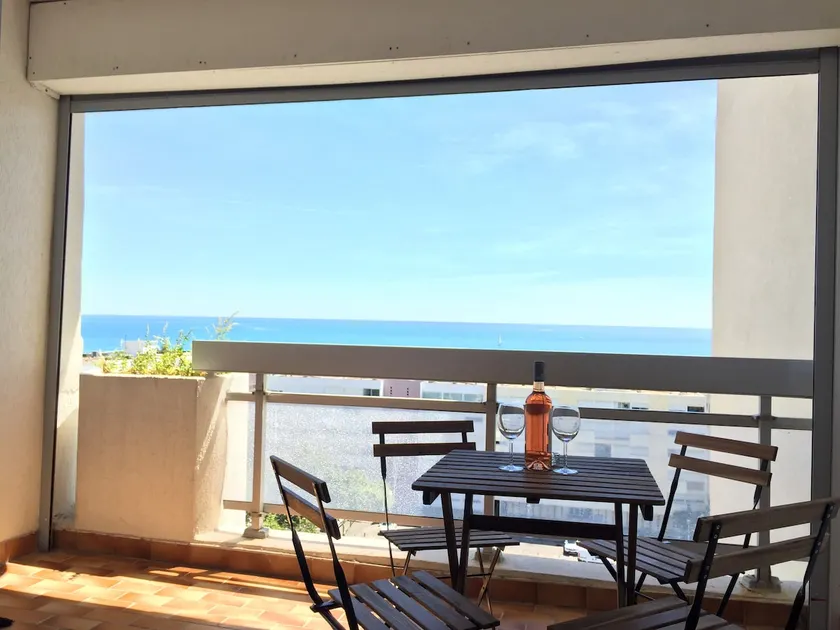 Exceptional! Apartment with stunning sea view + parking - Image 1