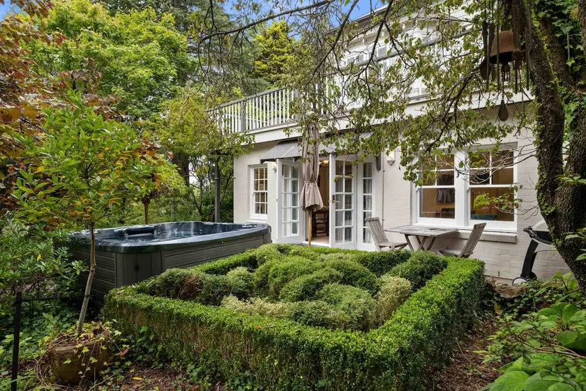 Leura Hideaway, Outdoor Spa, 1 bedroom, 2 guests - Image 1