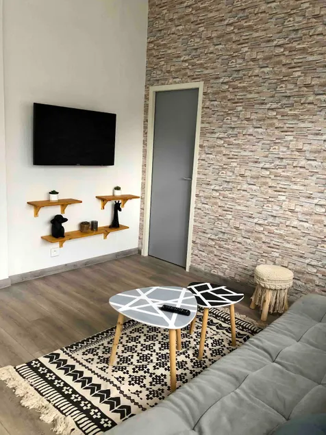 La Fario - Image 1