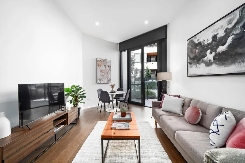Executive 2 bedroom gem in Kingston - Image 1