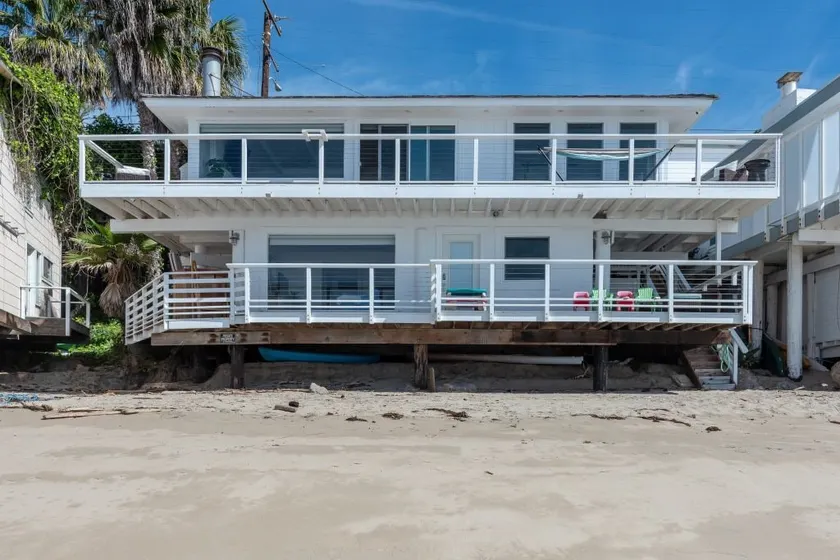 Malibu Road Ocean Front House Direct Beach Access - Image 1
