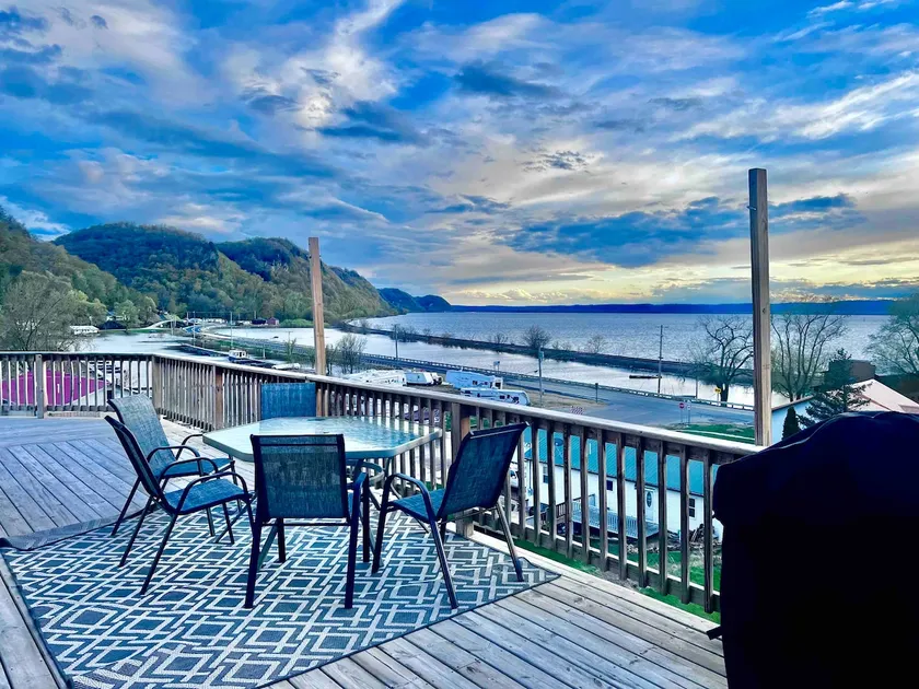River Run Ridge - HOT TUB- river view - sleeps 16 - Image 1