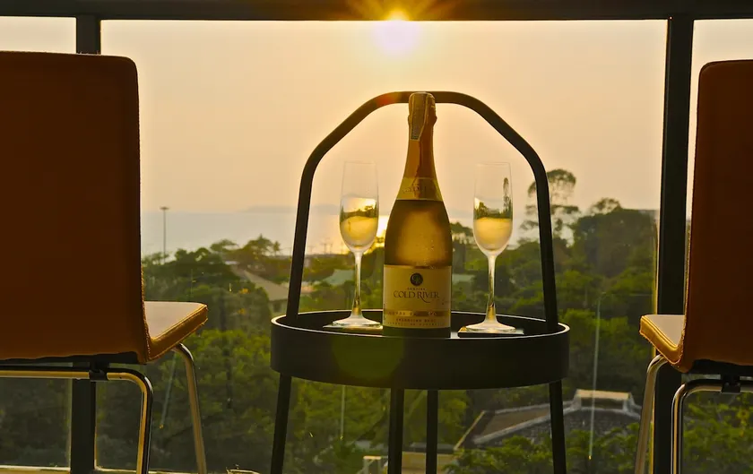 Top Floor Gorgeous Sunset View - Mae Phim Beachfront Condo - Image 1