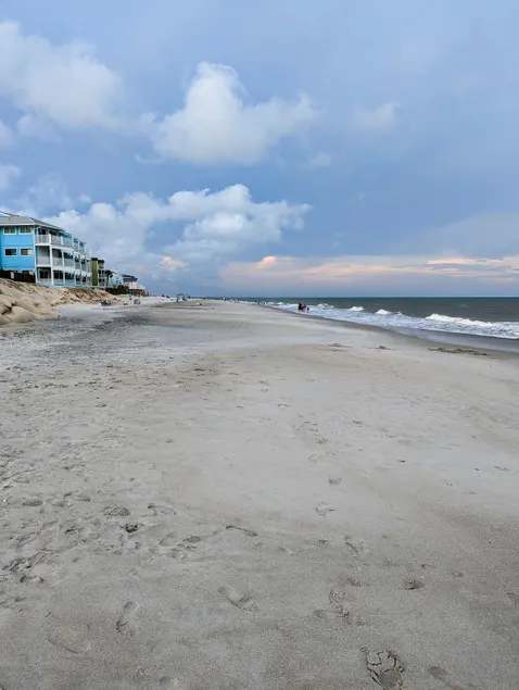 Sea-clusion: A ground floor beach front condo - Image 1