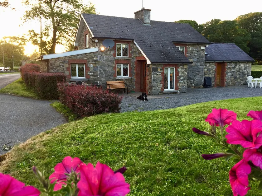 Dan Rua's Cottage - Image 1