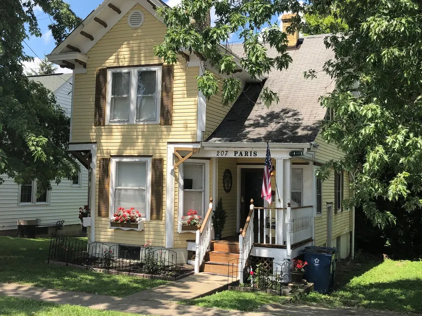 Storybook Victorian - Warm and Inviting! - Image 1