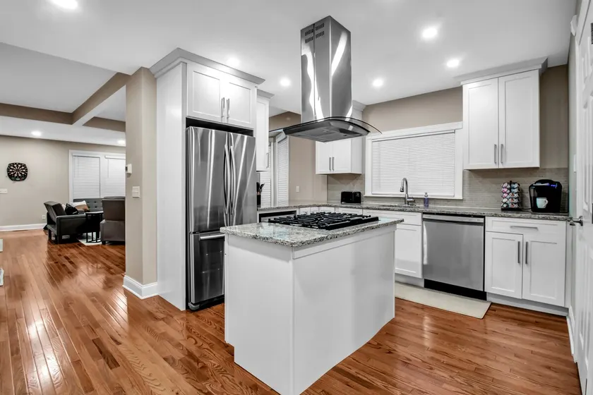 Five Points Gem: 3BR, Parking, Yard, Foosball - Image 1