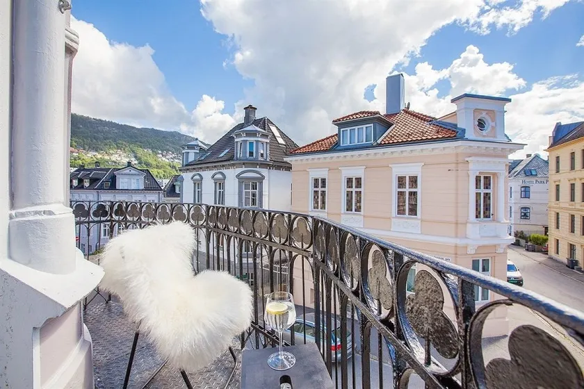 Bright Apartment in Bergen Center Balcony&King Bed - Image 1
