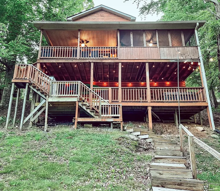 Laid Back Lake House w/ hot tub and private dock❗️ - Image 1