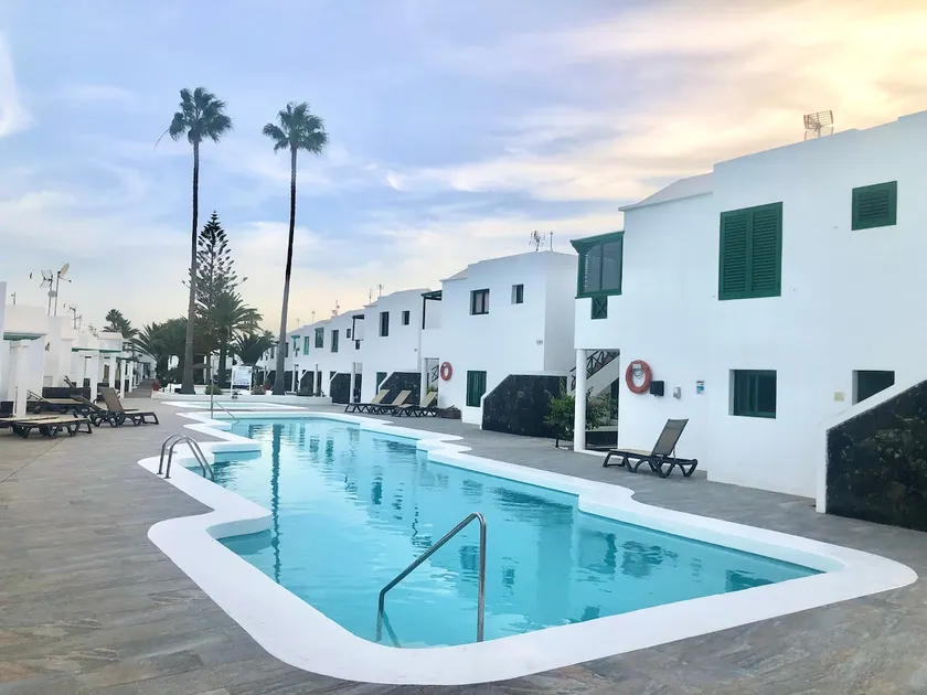 Beach house near the sea with pool - Image 1