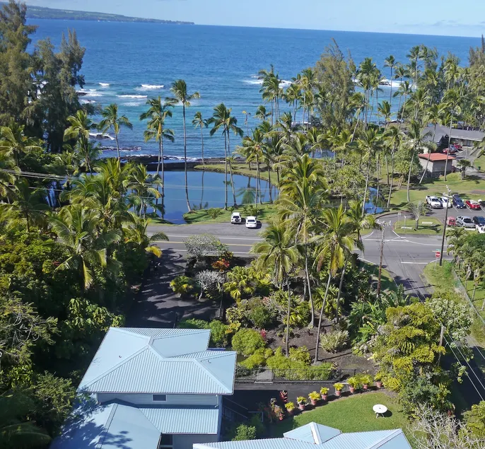Best Hilo Location- Oceanfront at beach park. A/C - Image 1