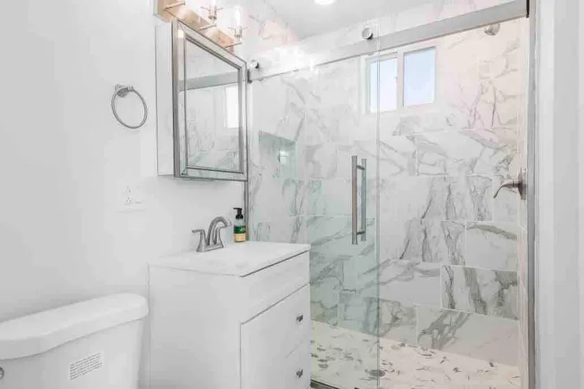 Cheerful 3-bedroom townhome in west rogers park!! - Image 1