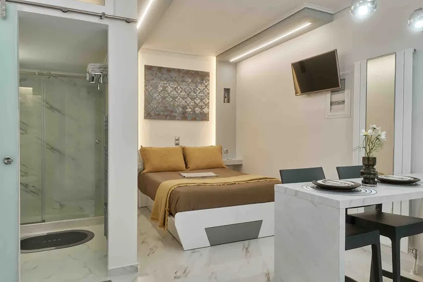 Modern Studio for Two in Central with Small Υard - Image 1