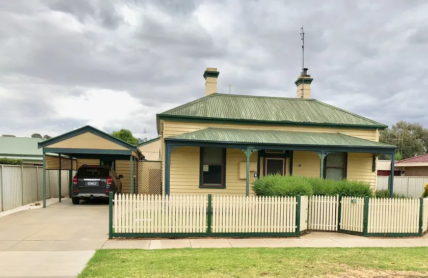 Cottage on Sutton - Image 1