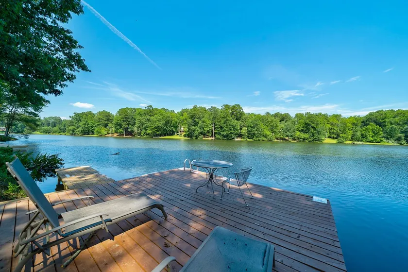 PICTURE Perfect Lake-Front Getaway - Image 1