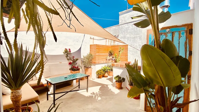 Beautiful and quiet duplex. Terrace, A/C. Downtown - Image 1