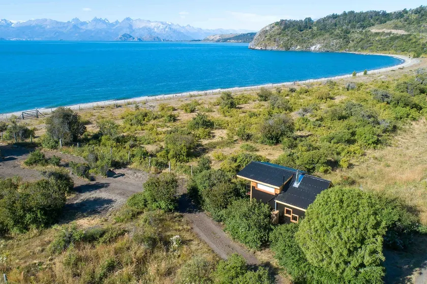 Lakeside Cabin w/ Mountain Views - Image 1